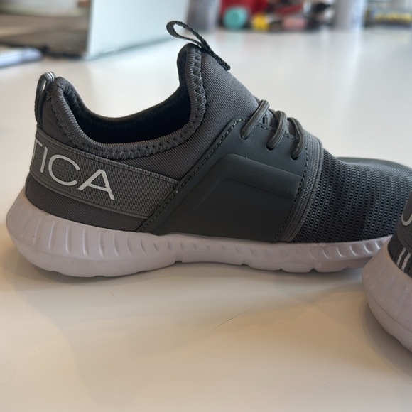 Sale 3/15 Nautica Kids Gray Sneakers - Picture 3 of 5